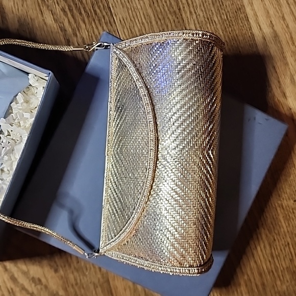 Vintage Silver Metal Woven Mirrored Clutch/Purse. Comes with original box. 6"x4" - Picture 6 of 11